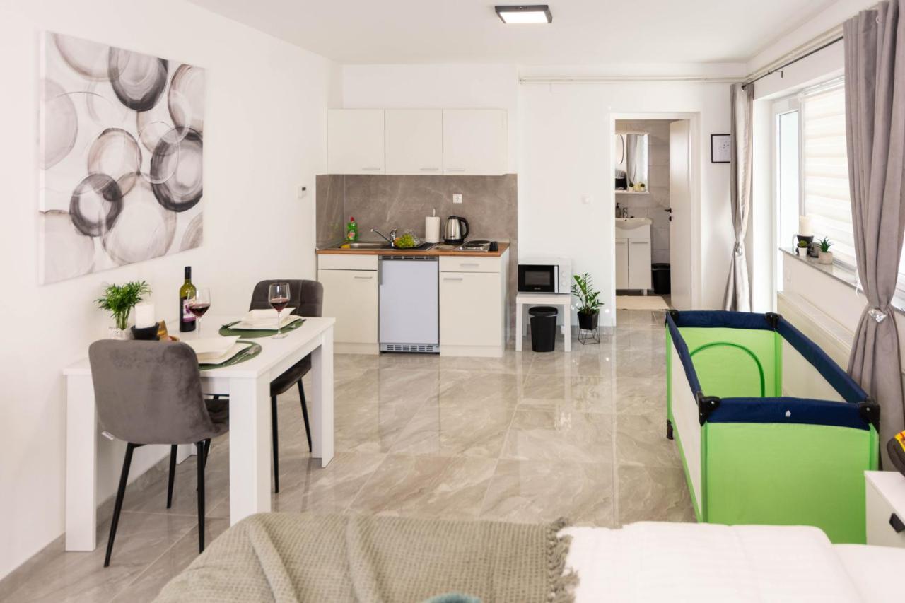 Apartmani Sun & Moon Bjelovar Buitenkant foto